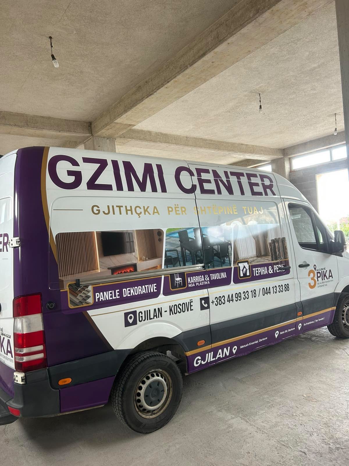 Detaje të veshjes anësore të kamionit